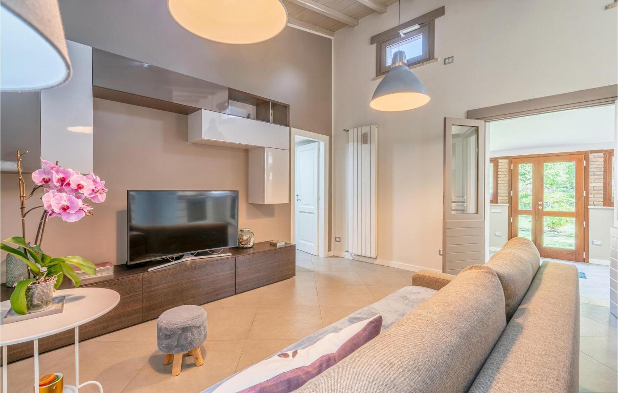 Nice home in Orte with Outdoor swimming pool, Internet&2 Bedrooms Buitenkant foto